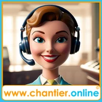 Femme souriante avec un casque audio, ambiance de bureau.